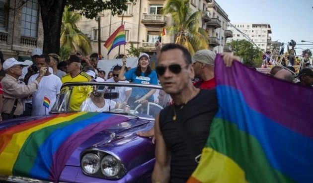 ΟΥΑΟΥ! Η ΚΟΥΒΑ ΑΠΑΓΟΡΕΥΣΕ ΤΟ GAY PARADE… ΔΕ ΒΓΑΝΟΥΝ ΑΧΝΑ ΟΙ ΤΣΟΥΡΑΠΕΣ ΤΟΥ ΚΚΕ ΚΑΙ ΤΟΥ ΣΥΡΙΖΑ!