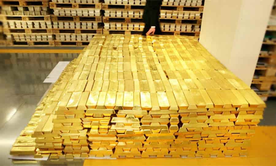 To Βατικανό είναι στη δεύτερη θέση των αποθεμάτων χρυσού στον κόσμο. Η τράπεζά του διαθέτει: 3,3 δις ευρώ σε ομόλογα, 1,2 δις ευρώ σε καταθέσεις ..κ.α