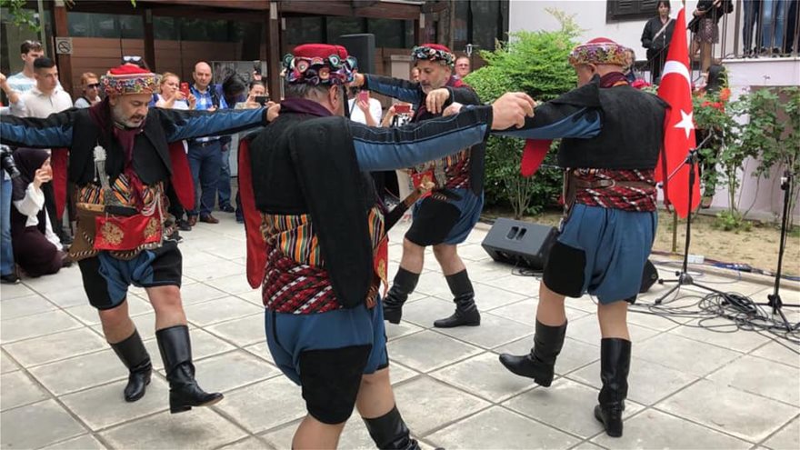 ΑΠΑΡΑΔΕΚΤΟ και ΠΡΟΚΛΗΤΙΚΟ: Οι Τούρκοι έστησαν γλέντι στη Θεσσαλονίκη την ημέρα πένθους για τον Ποντιακό Ελληνισμό! (ΦΩΤΟ)