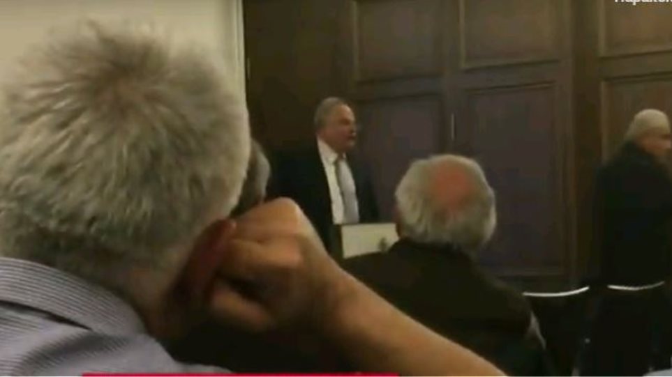 Κοτζιάς εναντίον πολιτών για τη Συμφωνία των Πρεσπών: «Βούλωσέ το και άκου, χουντικέ»!