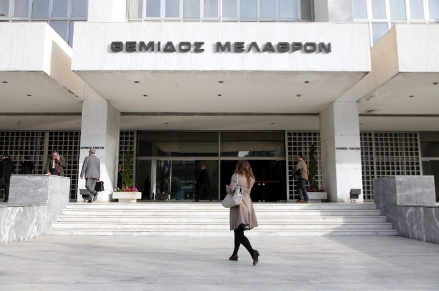 Μπαμπέσηδες και αντιδημοκράτες ως το τέλος