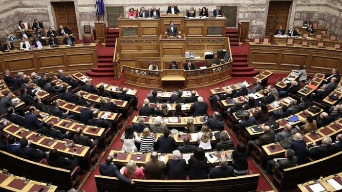 Εδώ η Ελλάδα χάνεται και στην Βουλή (Πο)…λακίζονται!