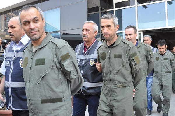 «ΧΑΜΟΣ» ΣΥΛΛΗΨΕΩΝ ΣΤΡΑΤΙΩΤΙΚΩΝ ΑΠΟ ΤΟ ΠΡΩΙ ΣΤΗΝ ΤΟΥΡΚΙΑ