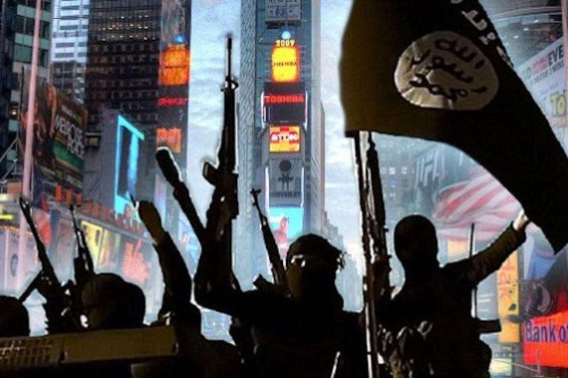 Οι υποστηρικτές του ISIS απειλούν να βομβαρδίσουν το Λονδίνο και τη Νέα Υόρκη και να επιτεθούν σε αεροπλάνο σε μια σειρά ψυχρών αφισών.