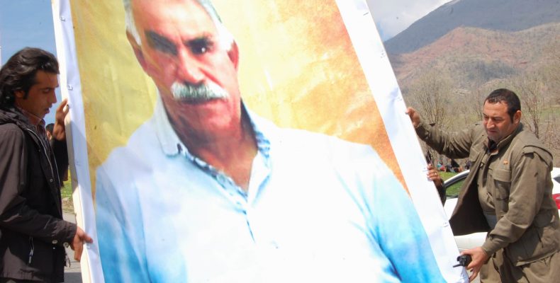 “Πλάτη” στον Ερντογάν από τον Οτζαλάν στην Πόλη… Έδωσε “γραμμή” για αποχή!