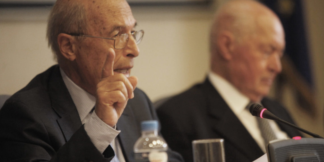 Ο Κ. Σημίτης «καρφώνει» τα ελληνικά σχέδια: Μην προχωρήσετε σε επέκταση της αιγιαλίτιδας ζώνης στα 12 νμ – Πρέπει να δώσουμε «ελεύθερες ζώνες» στο Αιγαίο