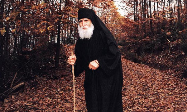 Άγιος Παΐσιος: «Σκοπός είναι να ζούμε ορθόδοξα, όχι απλώς να μιλούμε ή να γράφουμε ορθόδοξα»
