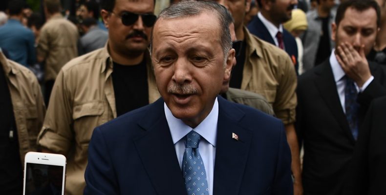 “Τον περιμένουν δίκες”… Η εποχή Ερντογάν οδεύει προς το τέλος της;