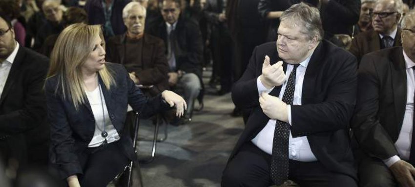 ΑΠΟΣΤΟΛΟΥ : Ο ΣΥΡΙΖΑ ΔΙΑΣΠΑ ΤΟ ΚΙΝΑΛ