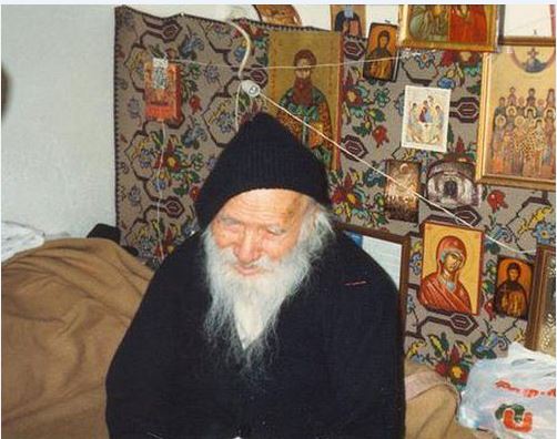«Όλα χαλάνε, θα πηγαίνουμε προς το χειρότερο, προς το κακό… θα πιαστείτε από την κολώνα της Εκκλησίας και θα κρατιέστε εκεί»