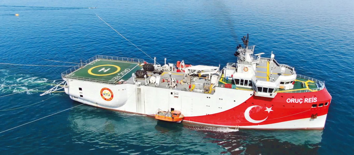 Η Άγκυρα ετοιμάζει μείζονα κρίση: Στέλνει πολεμικά πλοία & υποβρύχια μαζί με το Oruc Reis στην κυπριακή ΑΟΖ