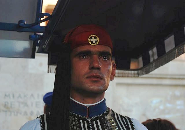 ΤΑΙΡΙΑΖΕΙ Η «ΝΤΡΟΠΗ» ΣΤΟΝ ΕΛΛΗΝΑ ;;;