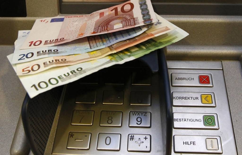 Νόμιμοι λήσταρχοι και τοκογλύφοι οι τράπεζες ΠΩΣ ΠΡΟΕΤΟΙΜΑΖΟΥΝ ΤΟΝ ΕΛΛΗΝΙΚΟ ΛΑΟ ΝΑ ΔΕΧΘΕΙ ΤΟ ΗΛΕΚΤΡΟΝΙΚΟ ΣΦΡΑΓΙΣΜΑ