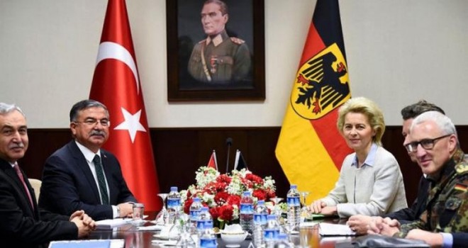 ΦΙΛΟΤΟΥΡΚΗ ΜΕ ΑΝΘΕΛΛΗΝΙΚΕΣ ΘΕΣΕΙΣ Η ΝΕΑ ΠΙΘΑΝΗ ΗΓΕΤΙΔΑ ΤΗΣ ΕΥΡΩΠΗΣ