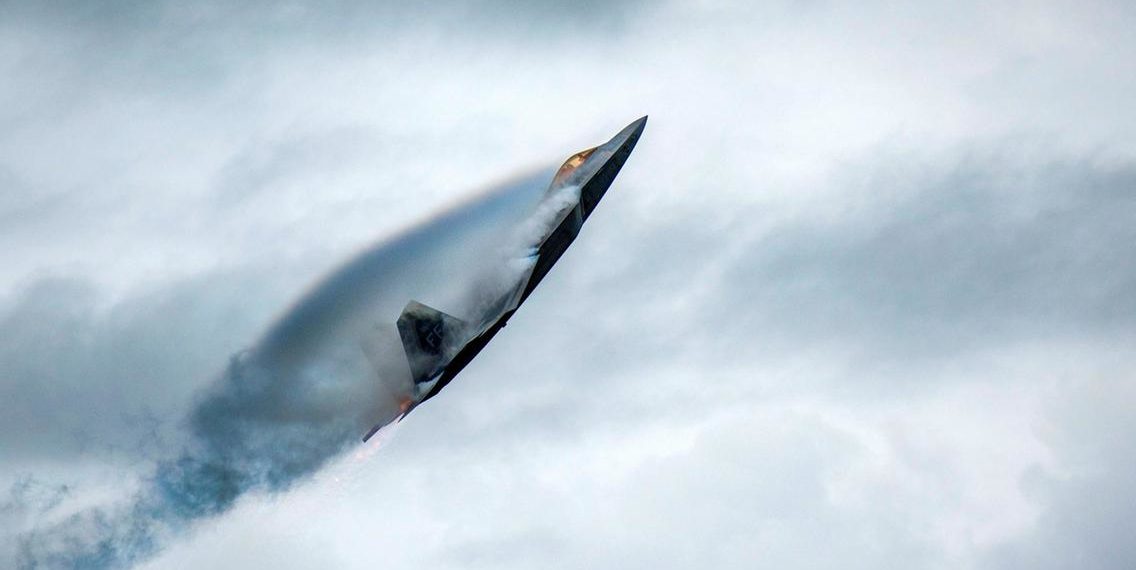 F-22: Όταν το μαχητικό αεροσκάφος «έχασε» τα stealth χαρακτηριστικά του
