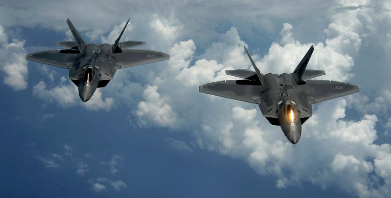 Τα μαχητικά F-22 Raptor σε κλειστό σχηματισμό σε εντυπωσιακό ΒΙΝΤΕΟ