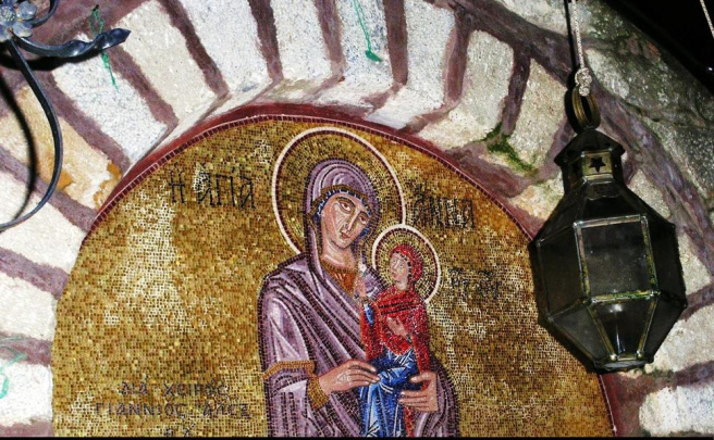 «Είμαι η Αγία Άννα, μη στεναχωριέσαι, σου έχω δώσει ένα κοριτσάκι και είναι γερό! Θα το βάλεις Άννα;»