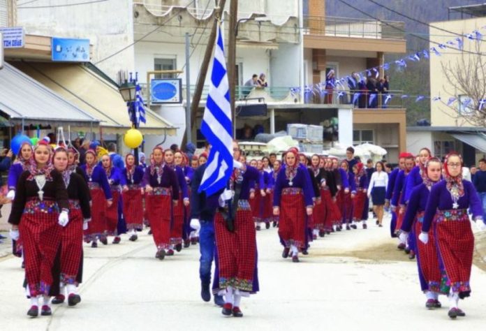 ΑΠΟΚΛΕΙΣΤΙΚΟ: Παραλίγο ΕΔΕ σε καθηγητή γυμνασίου επειδή οι Έλληνες μουσουλμάνοι μαθητές κρατούσαν ελληνική σημαία