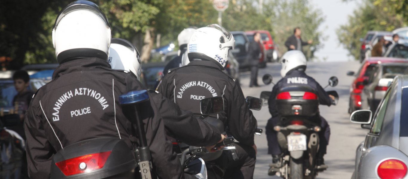 Καταδρομική επιχείρηση αλλοδαπών έξω από την γερμανική πρεσβεία: Τρεις αστυνομικοί τραυματίες