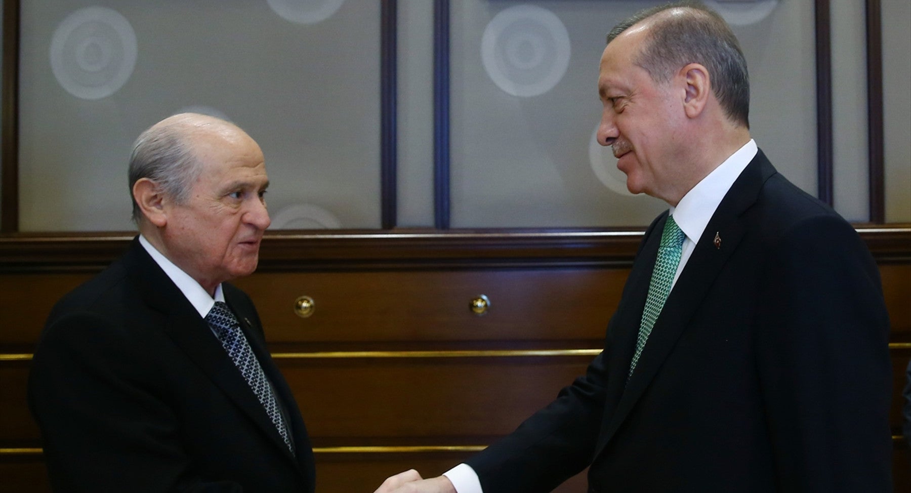Πολεμικό παραλήρημα Μπαχτσελί-Ερντογάν: «Μικρό κράτος η Ελλάδα, μεγάλες δυνάμεις την έστειλαν εναντίον μας» – «Θα πληρώσουν τη θρασύτητά τους»