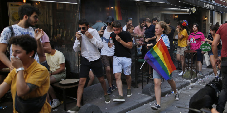 ΒΙΝΤΕΟ : Να πως απαντά η Τουρκική αστυνομία στα gay pride