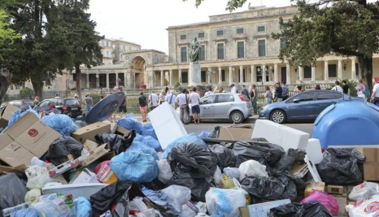 Η Κέρκυρα χάνει τον τουρισμό της από τους λόφους σκουπιδιών