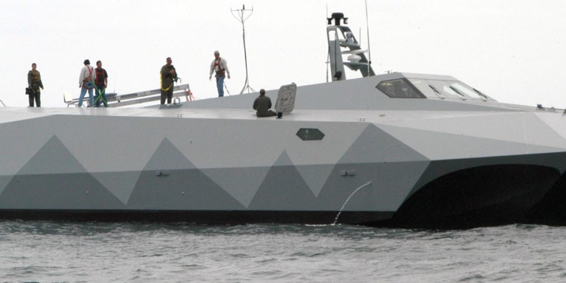 M80 Stiletto: Αποκαλύφθηκε σε νέα πλάνα το προηγμένο stealth πλοίο των ΗΠΑ [pics]