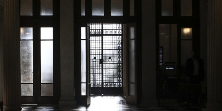 Παρήγγειλαν καταστροφείς εγγράφων στα υπουργεία -Ετοιμάζονται για αποχώρηση