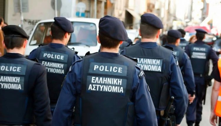 Κομάντο της αστυνομίας στο κέντρο της Αθήνας – Με βαρύ οπλισμό περιπολούν τουριστικά σημεία