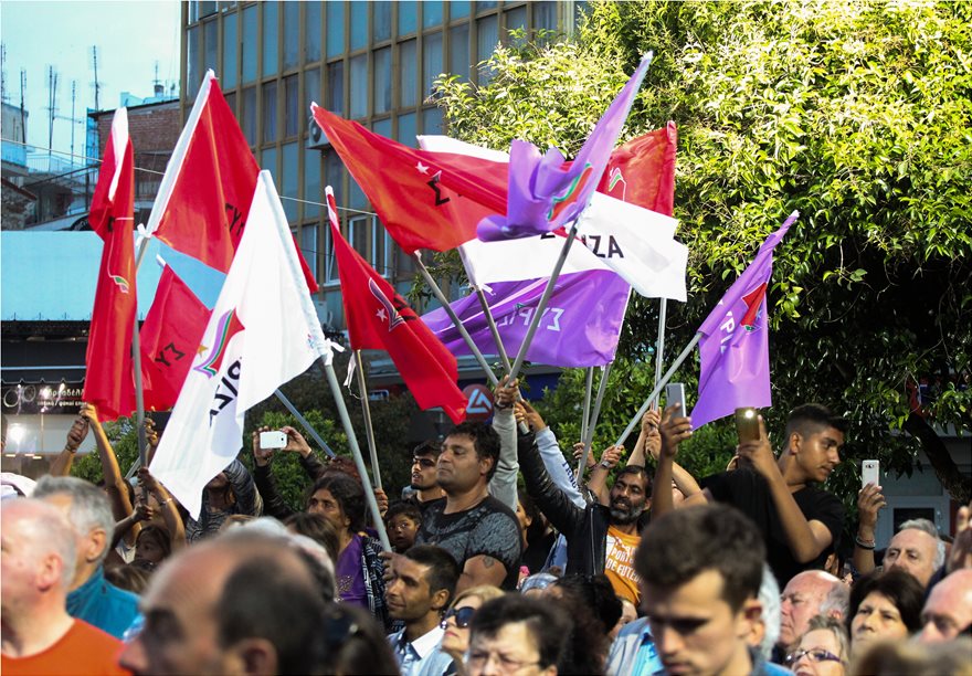 ΜΕ ΚΙΝΗΣΗ ΜΑΤ Ο ΚΟΥΛΗΣ ΠΑΙΡΝΕΙ ΤΙΣ «ΕΥΠΑΘΑΡΕΣ» ΑΠΟ ΤΗΝ ΑΓΚΑΛΗ ΤΟΥ ΤΣΙΠΡΑ!