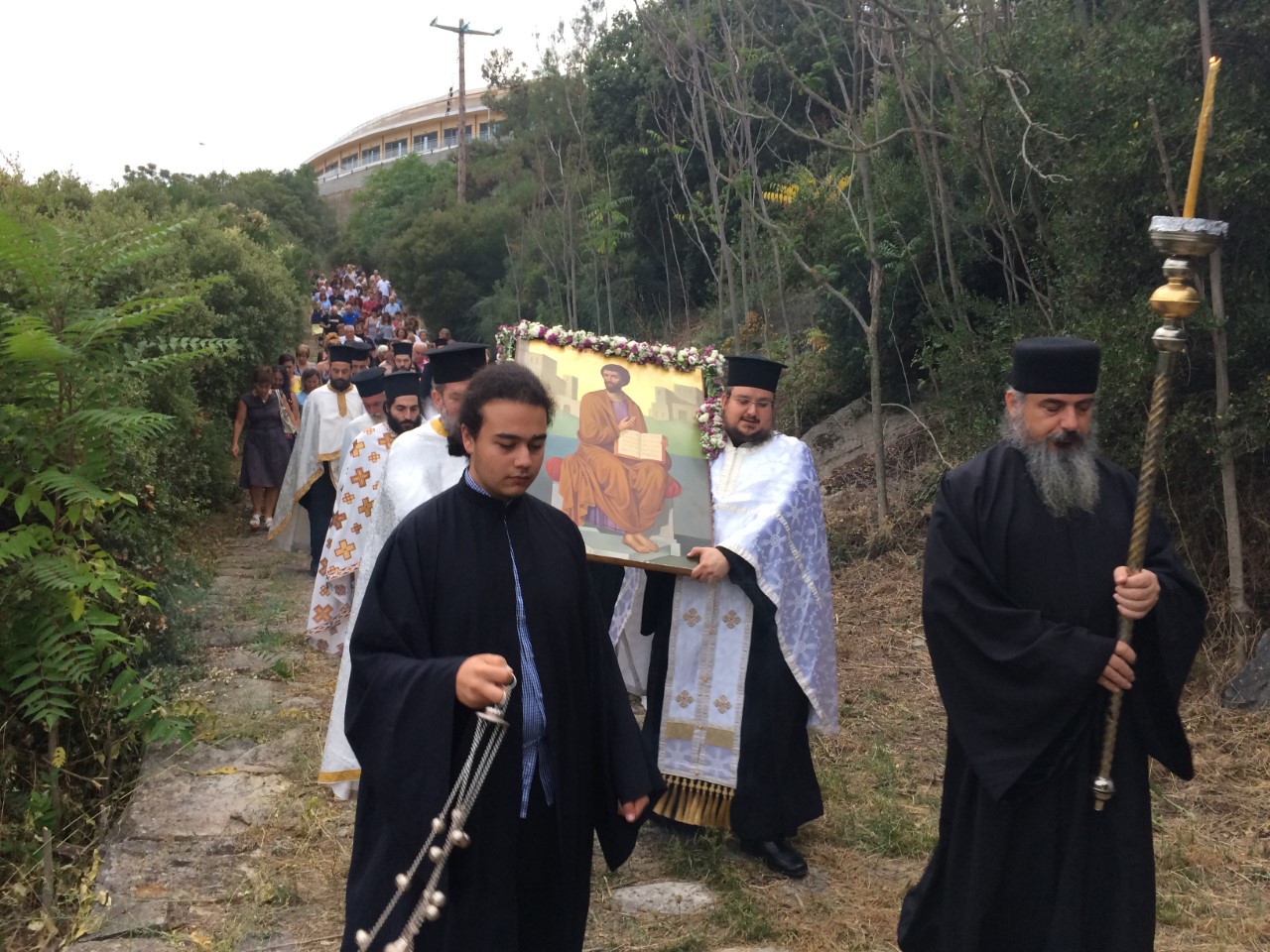 ΔΡ.Κ. ΒΑΡΔΑΚΑΣ Λιτανεία μετά από δυο χιλιετίες επί της λιθόστρωτης Ρωμαίικης Εγνατίας οδού που κατέληγε στην ΒΑΣΙΛΕΥΟΥΣΑ από την Ρώμη.