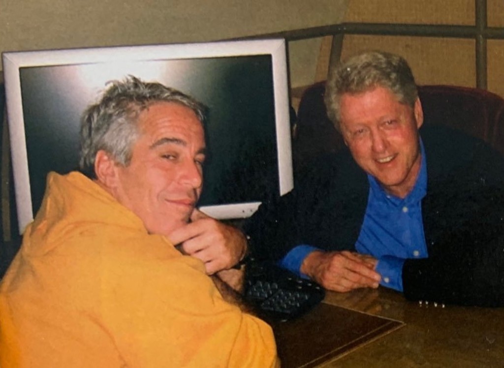 Δικαστικά έγγραφα αποδεικνύουν πως ο Β Clinton μετείχε στα πάρτυ σεξουαλικής κακοποίησης ανήλικων κοριτσιών του παιδόφιλου Jeffrey Epstein…..