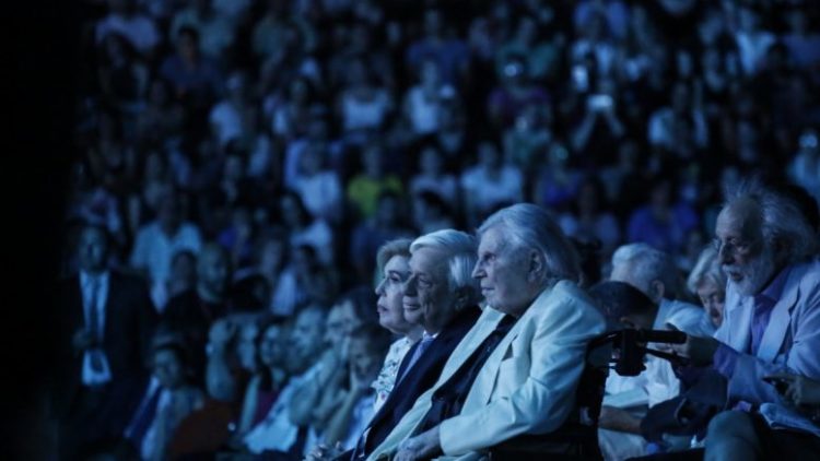 Ο Μίκης Θεοδωράκης, η ΑΟΖ και το μοίρασμα με την Τουρκία: Η απάντηση του Καρυώτη…