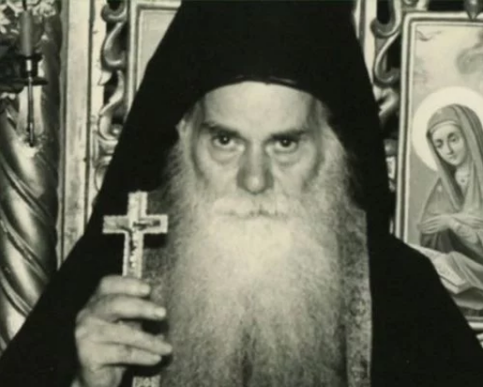 Μέσα στο πλαίσιο, γέροντα της αποστασίας της εποχής μας, γίνεται πολύς λόγος για την έλευση του αντίχριστου. Υπάρχει μια σύγχυση στον κόσμο…