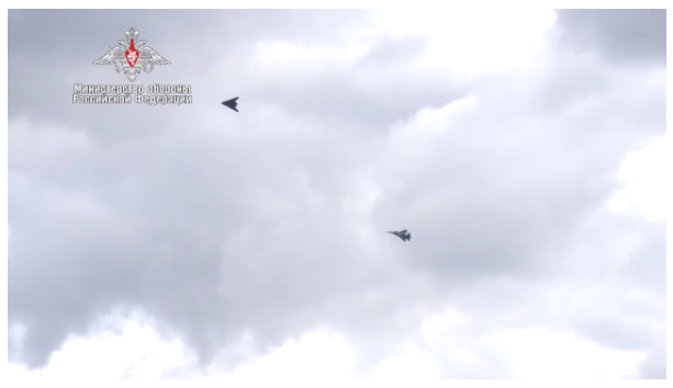 ΡΩΣΙΑ : Η πρώτη πτήση του UAV “Hunter” σε συνδυασμό με ένα μαχητικό αεροσκάφος παρουσιάστηκε σε βίντεο