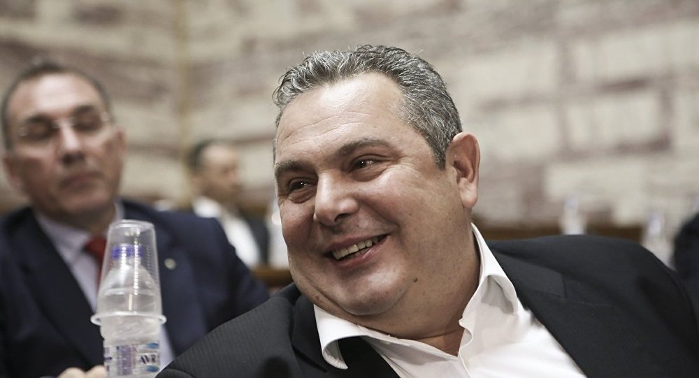 Οι προδότες δεν ξεχνιούνται ! Αποδοκιμασίες κατά Καμμένου στη Μήλο – Πέταξαν γιαούρτια στο σκάφος του, φωτογραφία