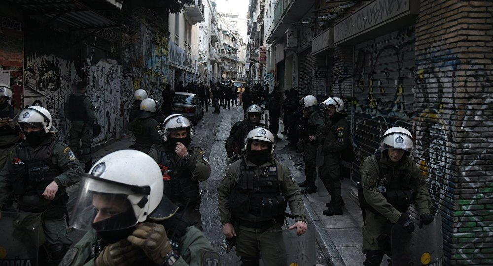 Επιχείρηση της ΕΛΑΣ στα Εξάρχεια – Εκκενώνονται κατειλημμένα κτήρια