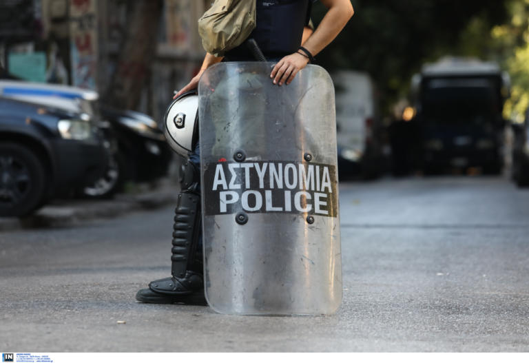 Εισαγγελέας και ΕΔΕ για τον συνδικαλιστή της Αστυνομίας που είπε «σκόνη» τους μετανάστες
