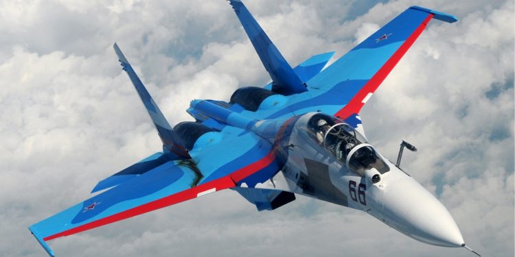 Sukhoi-27: Ρωσικά μαχητικά πετάνε πάνω από τη Μαύρη θάλασσα