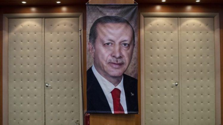 ΣΕΝΕΡ ΛΕΒΕΝΤ : Η ήττα του Ταγίπ Ερντογάν στη Συρία