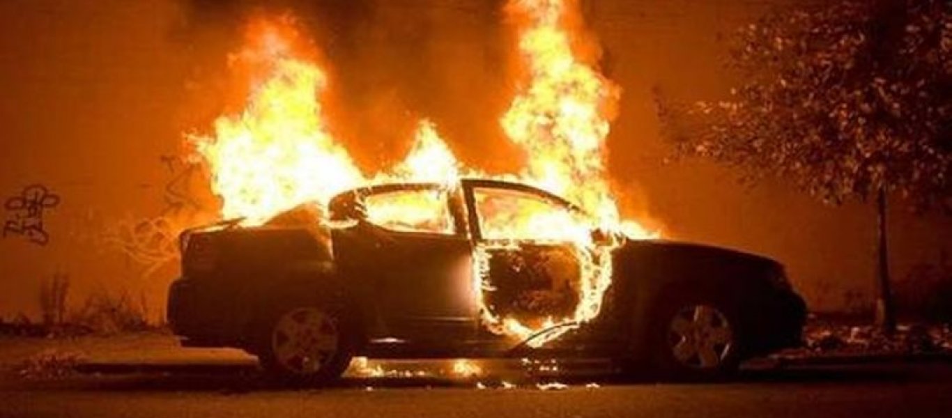 Ρομά πυρπόλησαν 25 αυτοκίνητα στην Περαία – Δήμαρχος: «Να τους διώξουν – Οι συμπολίτες μας κλαίνε τις περιουσίες τους»