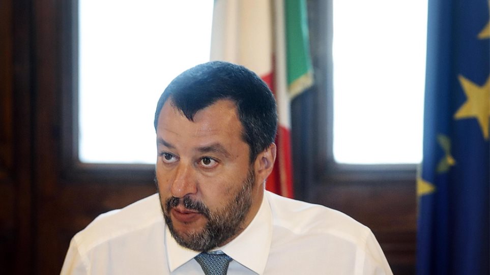 Ιταλία: Ο Σαλβίνι «περνάει» πρόστιμα μέχρι και 1 εκατ. ευρώ σε όσους βοηθούν μετανάστες