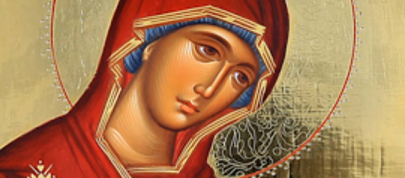 Αύριο, 15 Αυγούστου, τιμάται με λαμπρότητα η Κοίμηση της Θεοτόκου. Η ημέρα δηλαδή, κατά την οποία η Παναγία μας εγκατέλειψε, ως άνθρωπος, αυτή τη ζωή και ετάφη στη Γεσθημανή από τους Αγίους Αποστόλους.  Η λέξη κοίμηση χρησιμοποιείται στην εκκλησιαστική γλώσσα ως δηλωτική του θανάτου, όχι μόνο για τους αγίους αλλά για κάθε χριστιανό. Διότι, σύμφωνα με τη χριστιανική διδασκαλία που θεμελιώνεται στην Ανάσταση του Χριστού, ο θάνατος έχει νικηθεί και δεν έχει εξουσία επί των ανθρώπων…  Αν λοιπόν αυτά ισχύουν για κάθε πιστό, πολύ περισσότερο ισχύουν για τη Μητέρα του Θεού, η Κοίμηση της οποίας ονομάζεται στην υμνολογία και μετάσταση, δηλαδή μετακίνηση από ένα τόπο σε άλλο. Και πραγματικά, όπως χαρακτηριστικά αναφέρει ο υμνογράφος, μετέστη προς την ζωήν μήτηρ υπάρχουσα της ζωής.  Μετέβη δηλαδή στην αληθινή ζωή, κοντά στον Υιό της, διότι δεν θα μπορούσε να παραμείνει στο θάνατο αυτή που γέννησε τη ζωή. Το γεγονός αυτό επαληθεύτηκε ιστορικά με τη μη εύρεση της σορού της Παναγίας στον τάφο…»  «Το Ελληνορθόδοξο έθνος μας και οι ένοπλες δυνάμεις του, τιμούν την Θεοτόκο ως Υπερμάχο Στρατηγό γιατί σε αμέτρητες περιπτώσεις αποδείχθηκε προστάτις και σωτήρας μας. Το γνωστό κοντάκιο του Ακαθίστου Ύμνου αλλά και πλήθος αφιερωμάτων σε εικόνες της Παναγίας…είναι αδιάψευστοι μάρτυρες αυτού του γεγονότος.  Αξίζει ειδικά να τονίσουμε πως αυτό ακόμη το λάβαρο της επανάστασης, που υψώθηκε στην Αγία Λαύρα το 1821, δεν ήταν τίποτε άλλο παρά κεντητή εικόνα της Κοιμήσεως της Θεοτόκου. Για να δηλώσει ασφαλώς ότι όπως εκείνη η Κοίμηση προμήνυε την αληθινή ζωή έτσι και το υπόδουλο έθνος θα αποκτούσε την ελευθερία του…»  Μια φωτογραφία χίλιες λέξεις: Ακολούθησε το pronews.gr στο Instagram για να «δεις» τον πραγματικό κόσμο! Αποσπάσματα από το κείμενο «Η Υπερμάχος Στρατηγός», του βιβλίου «Φίλε Εθνοφρουρέ…», του Δρος Φαίδωνος Παπαδόπουλου, Θεολόγου.