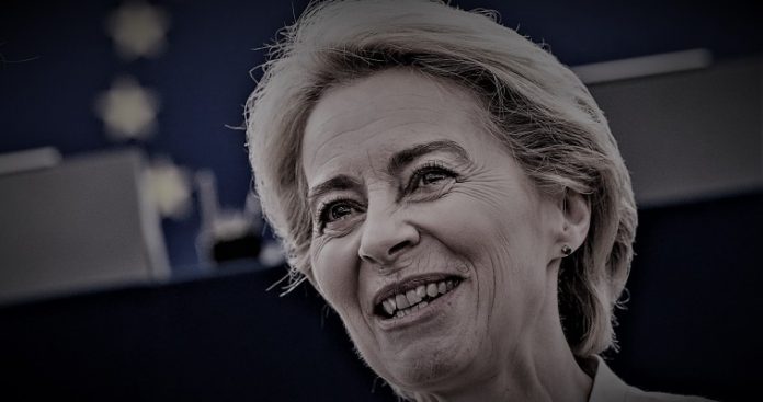 Η Ούρσουλα επιβεβαιώνει το κραυγαλέο έλλειμμα δημοκρατίας στην ΕΕ