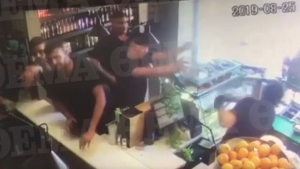 ΝΟΜΟΣ ΚΑΙ ΤΑΞΗ! «ΕΥΠΑΘΕΙΣ» ΚΛΕΒΟΥΝ, ΣΠΑΝΕ ΚΑΙ ΑΠΕΙΛΟΥΝ ΜΠΡΟΣΤΑ ΣΤΟΥΣ ΑΣΤΥΝΟΜΙΚΟΥΣ ΤΑ ΘΥΜΑΤΑ ΤΟΥΣ ΠΩΣ ΘΑ ΤΟΥΣ ΚΑΨΟΥΝ ΖΩΝΤΑΝΟΥΣ!