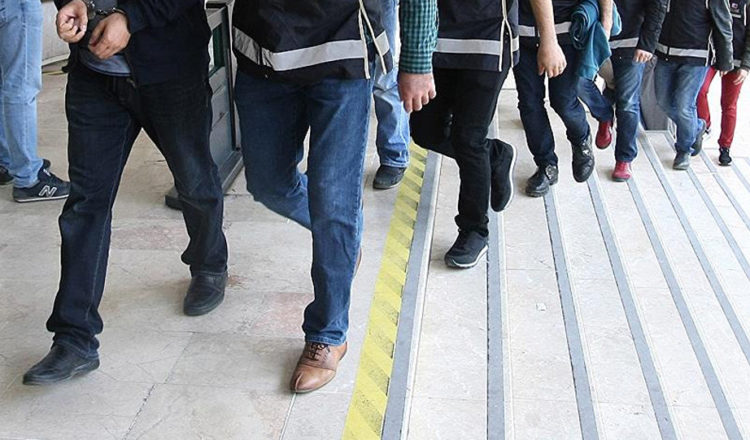Εντάλματα σύλληψης για εκατοντάδες στρατιωτικούς !