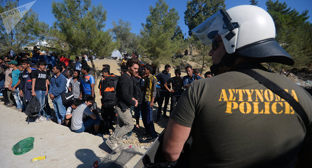 Ξεκίνησε η επιχείρηση μετακίνησης των μεταναστών από την Μυτιλήνη