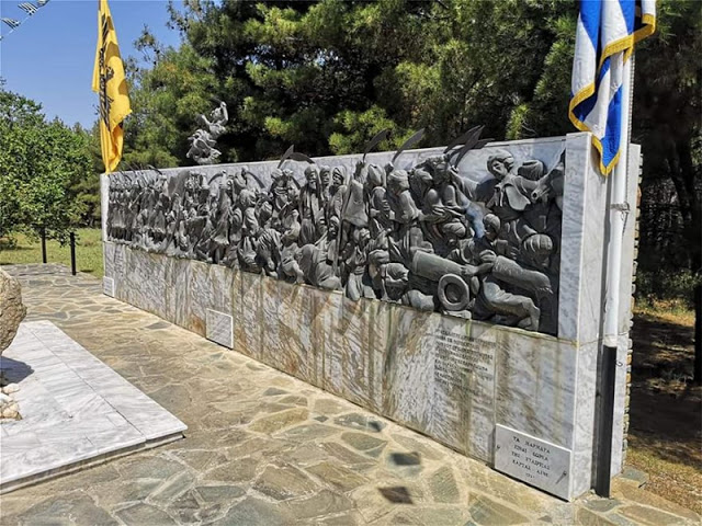 ΣΟΚ! Οι «ευάλωτοι» έ κ λ ε ψ α ν την μήκους 8 μέτρων (!) μπρούτζινη αναπαράσταση της Μάχης των Βασιλικών του 1821 που στήθηκε το 1998 !
