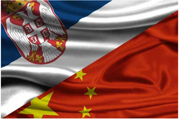 Η προσέγγιση της Σερβίας με τον “Ερυθρό δράκο” αποτελεί ανησυχητικό μήνυμα για τις ΗΠΑ