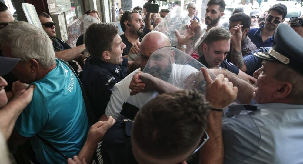 Ένταση σε πλειστηριασμό πρώτης κατοικίας – Βίντεο
